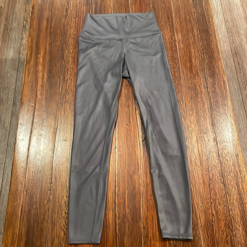 ALO YOGA leggings, size M